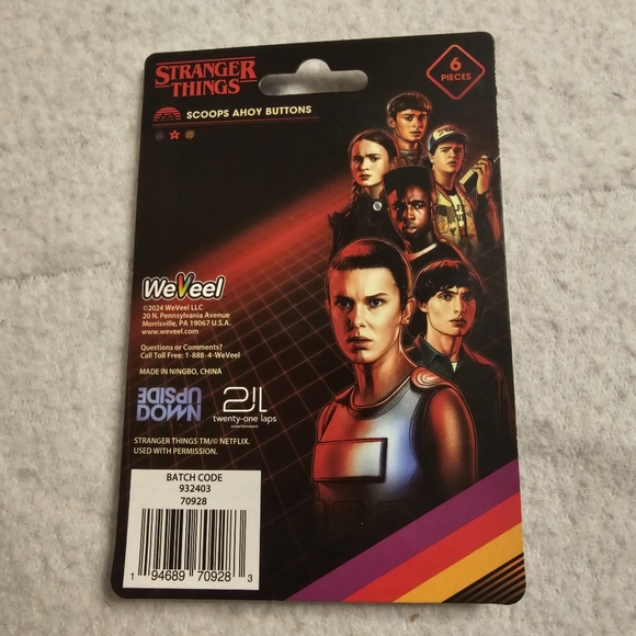 Stranger Things Netflix Scoops Ahoy Set of 6 Buttons - Picture 2 of 4